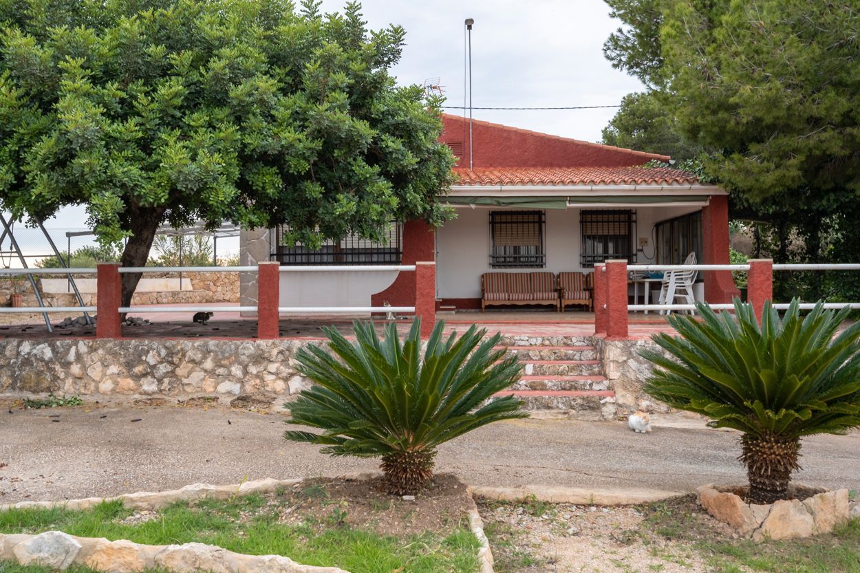 Vista exterior de Casa o xalet en venda en Vinaròs amb Jardí privat, Terrassa i Traster
