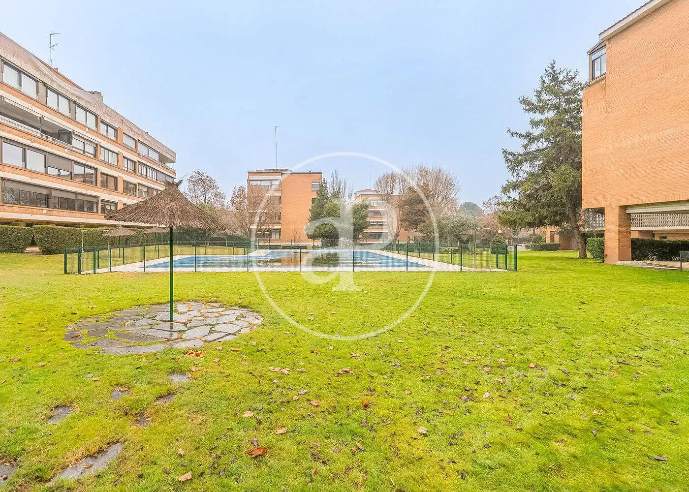 Exterior view of Flat for sale in La Moraleja  with Air Conditioner, Heating and Private garden