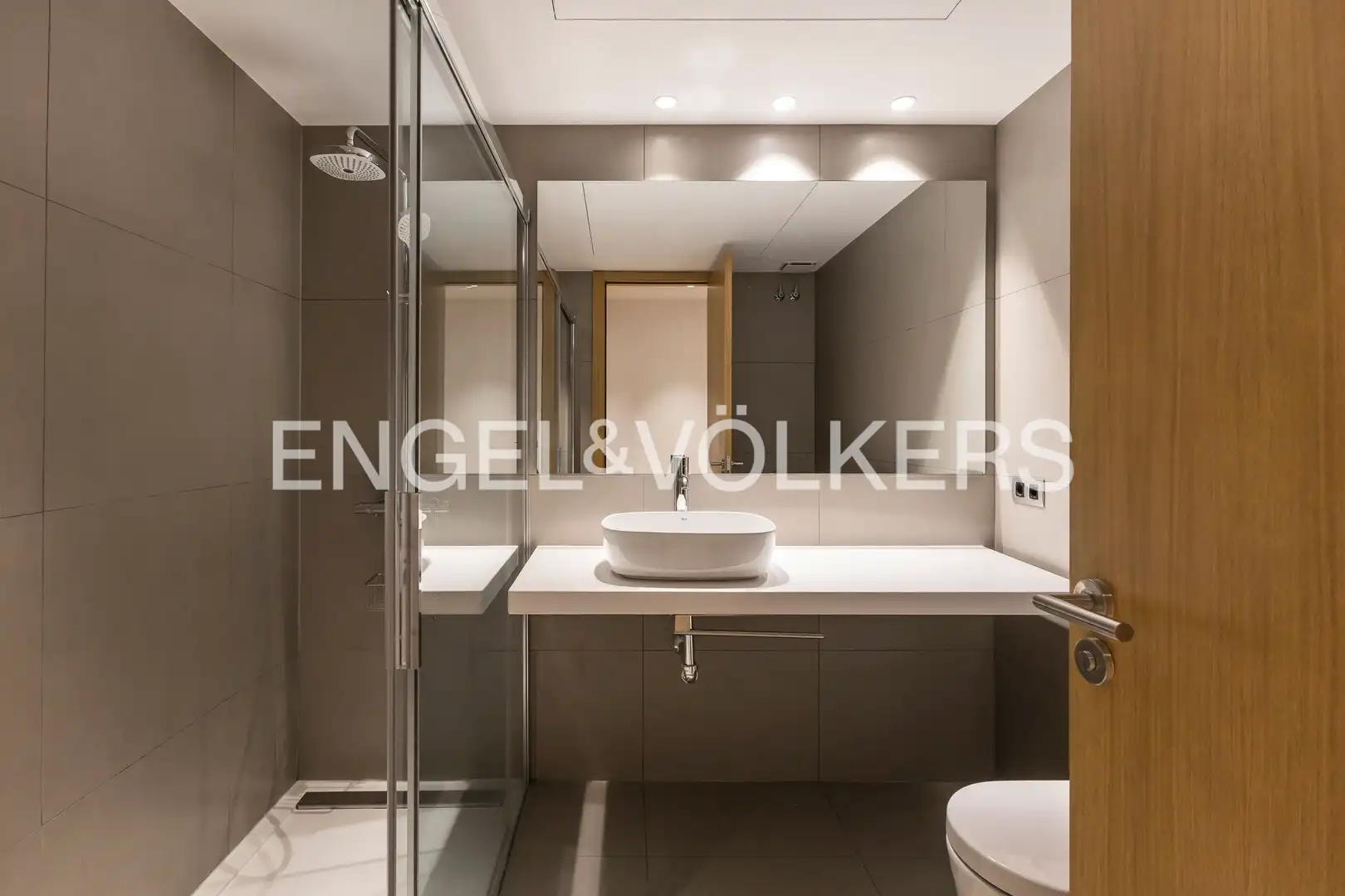 Bathroom of Flat for rent in Madrid  with Air Conditioner, Heating and Storage room