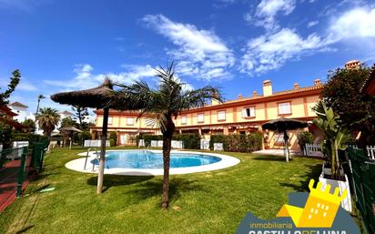 Jardí de Casa adosada en venda en Rota amb Terrassa i Piscina