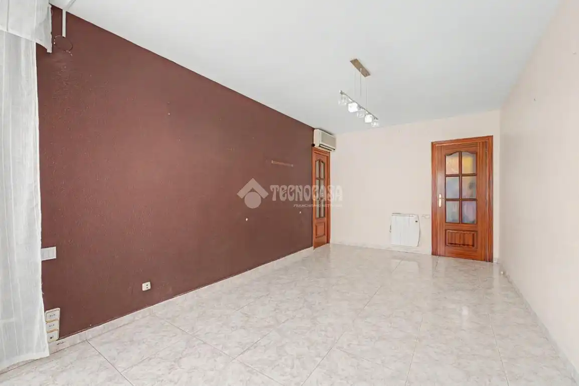Sala de estar de Piso en venta en Cornellà de Llobregat con Aire acondicionado y Balcón