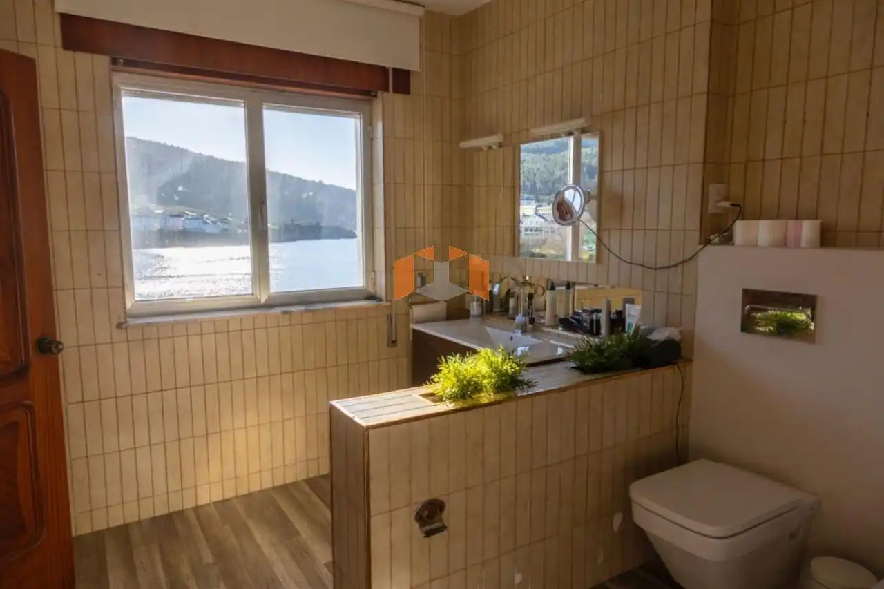 Bany de Casa o xalet en venda en O Vicedo  amb Calefacció, Jardí privat i Parquet