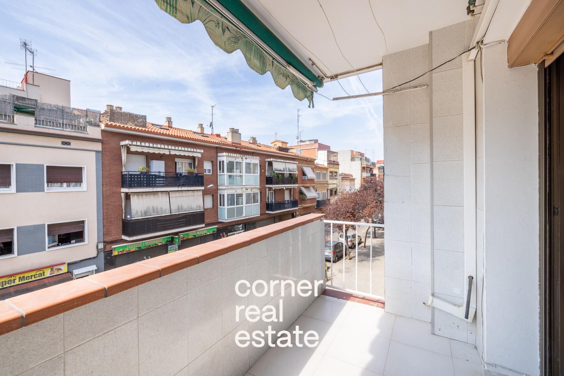 Exterior view of Flat for sale in Cornellà de Llobregat  with Air Conditioner, Heating and Balcony