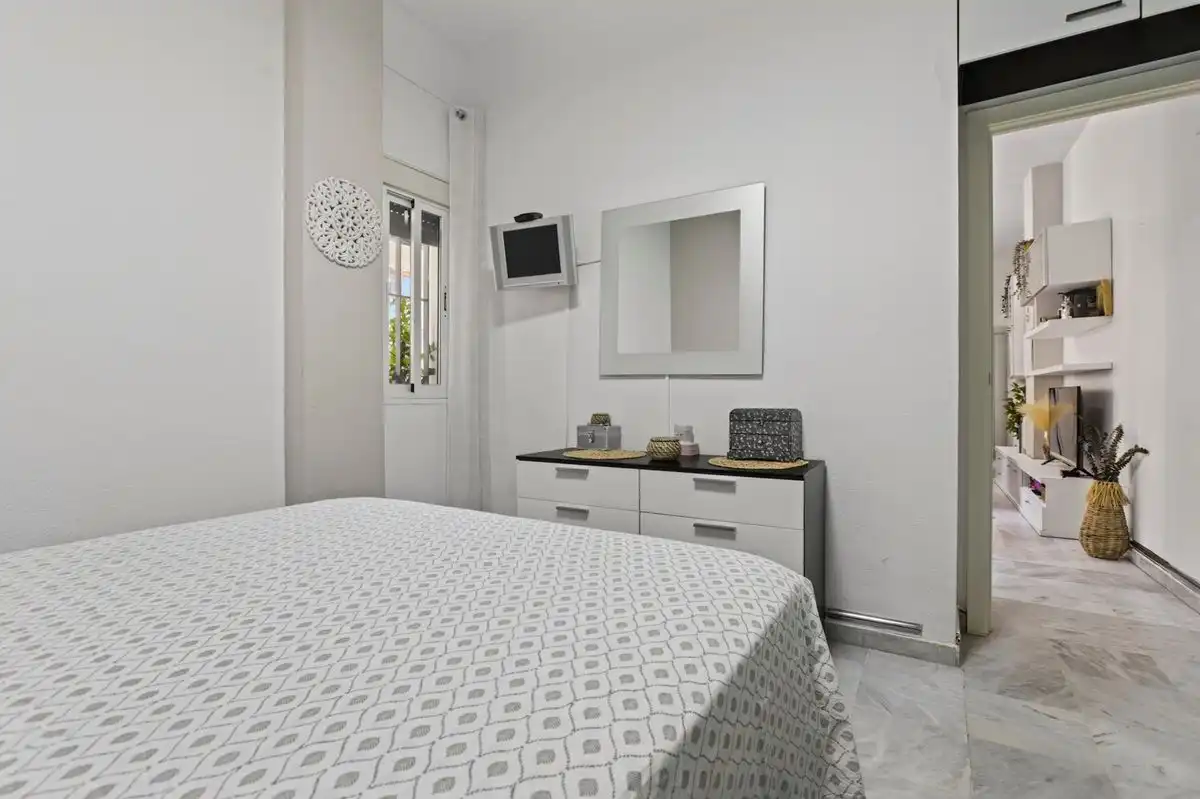 Bedroom of Flat for sale in Sevilla  with Air Conditioner, Heating and Furnished