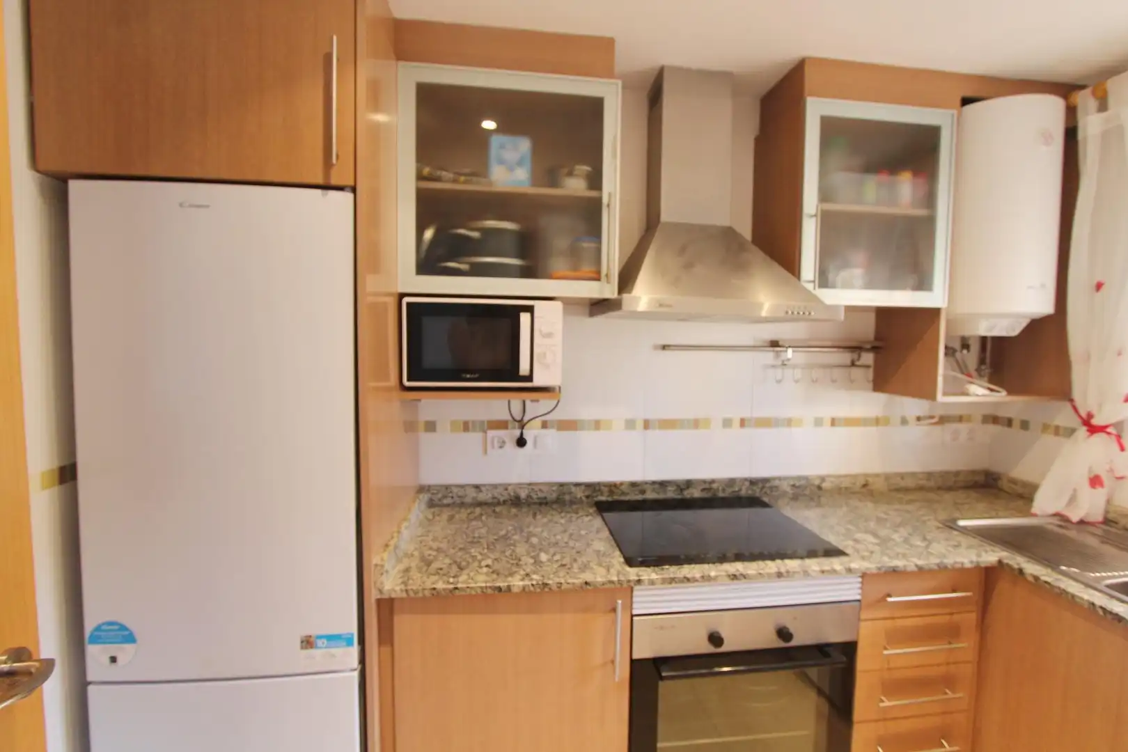 Cuina de Apartament de lloguer en Cabanes amb Piscina comunitària