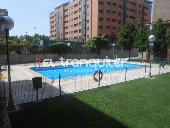 Swimming pool of Flat to rent in  Madrid Capital  with Parquet flooring, Storage room and Swimming Pool