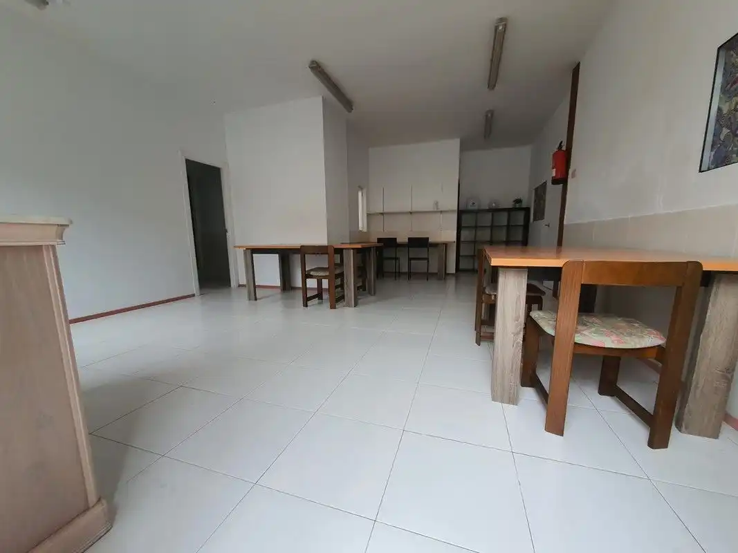 Business premises to rent in Llanes pueblo