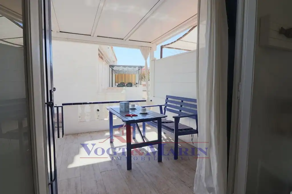 Casa bifamiliare con terrazza in vendita a Carrer Sant Maurici-C