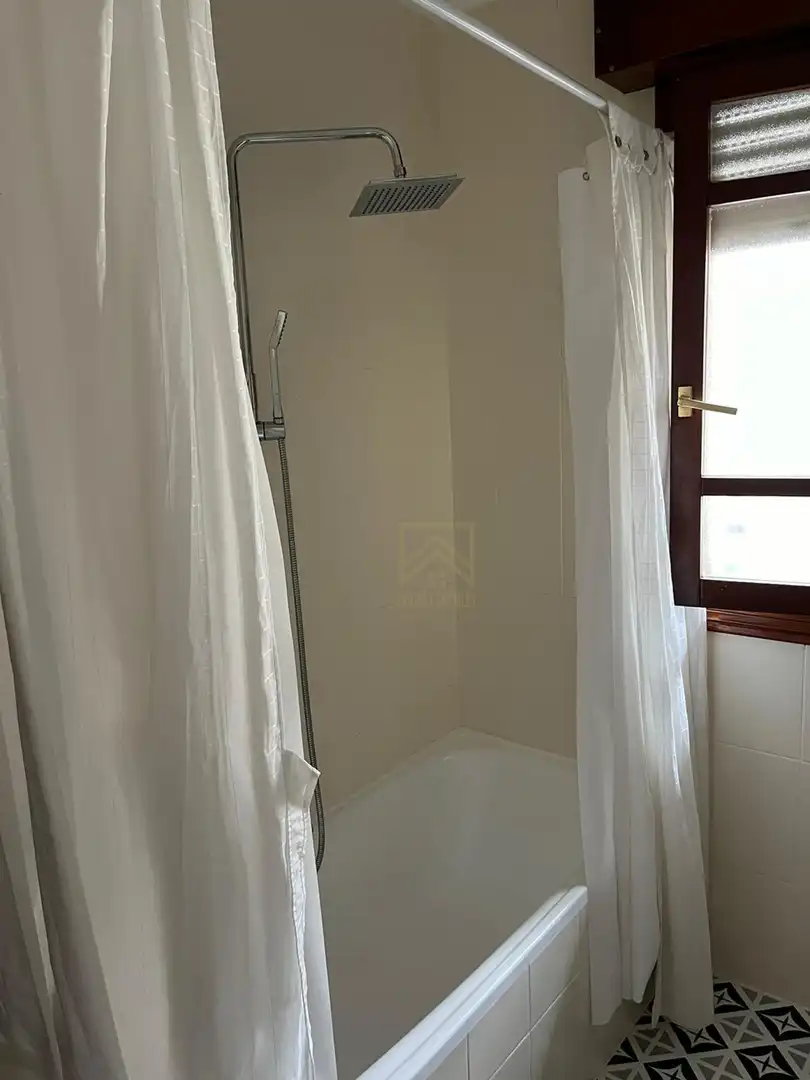 Bany de Pis de lloguer en Cartes amb Calefacció, Jardí privat i Parquet