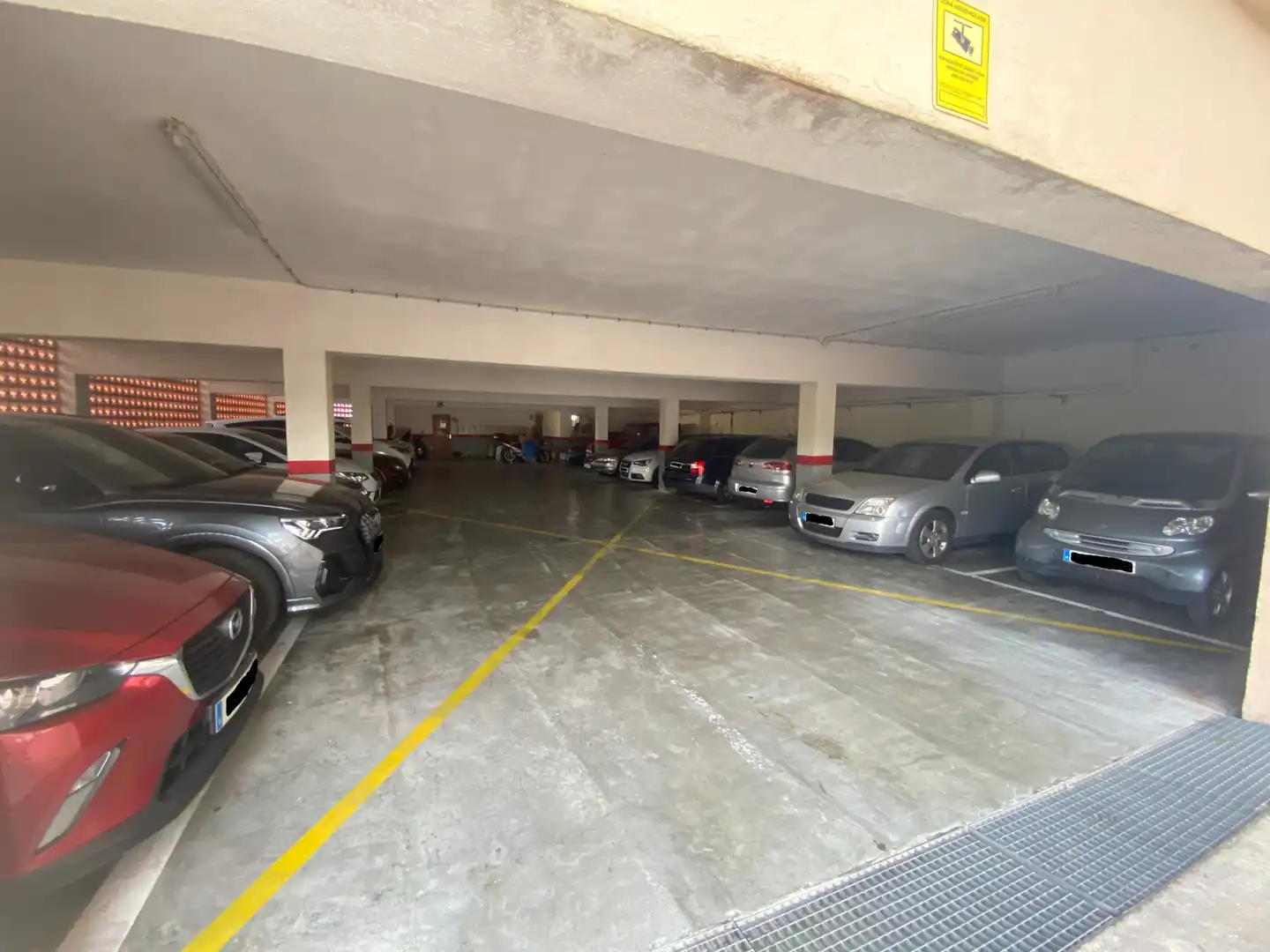 Parkplatz von Wohnungen zum Verkauf in Sant Feliu de Guíxols mit Klimaanlage, Privatgarten und Terrasse