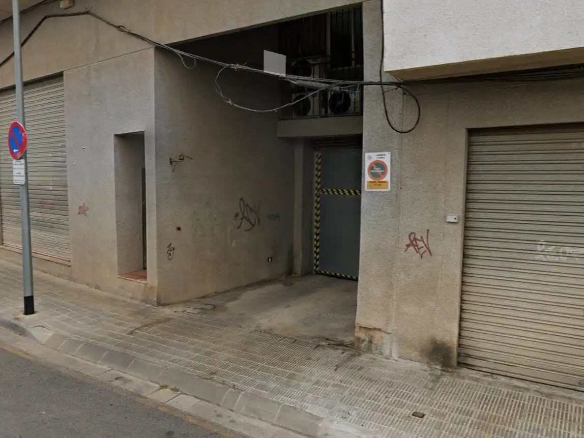 Individual en alquiler en Carrer industria 20