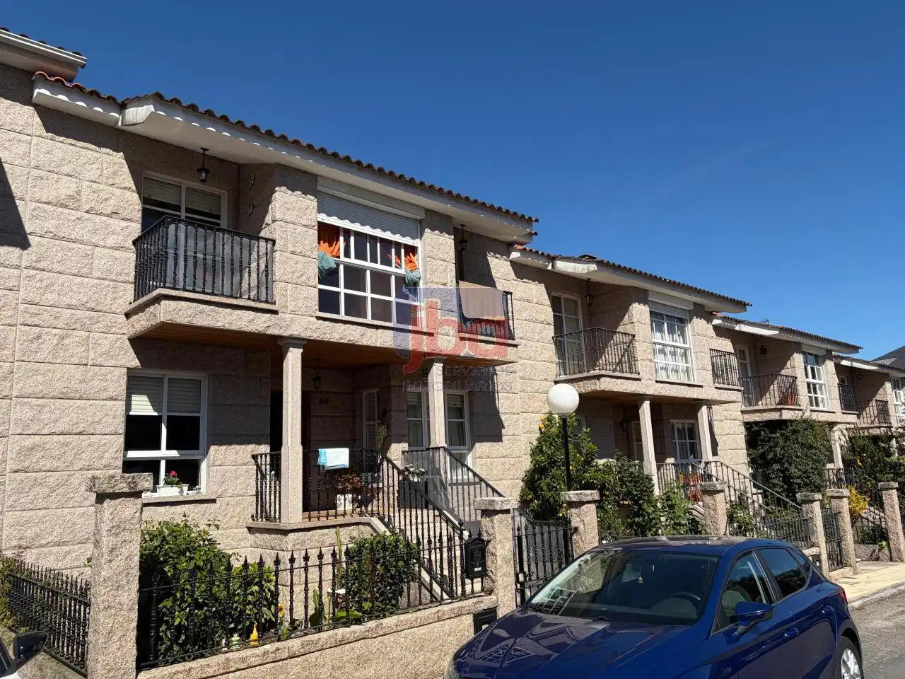 Vista exterior de Casa o xalet de lloguer en Ourense Capital  amb Calefacció, Jardí privat i Balcó