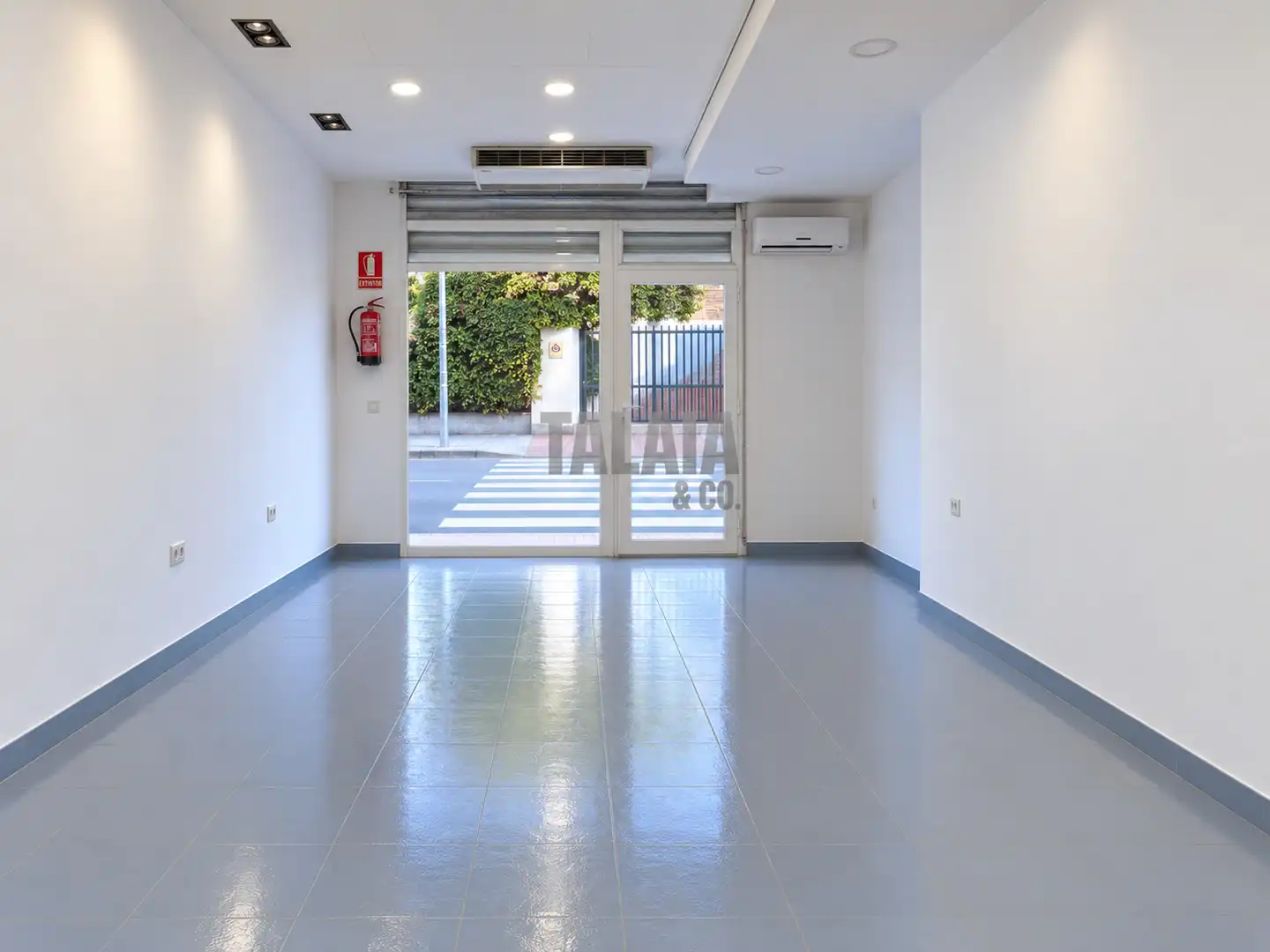 Local commercial à vendre à Carrer de Fernando Sastre, imagen 3