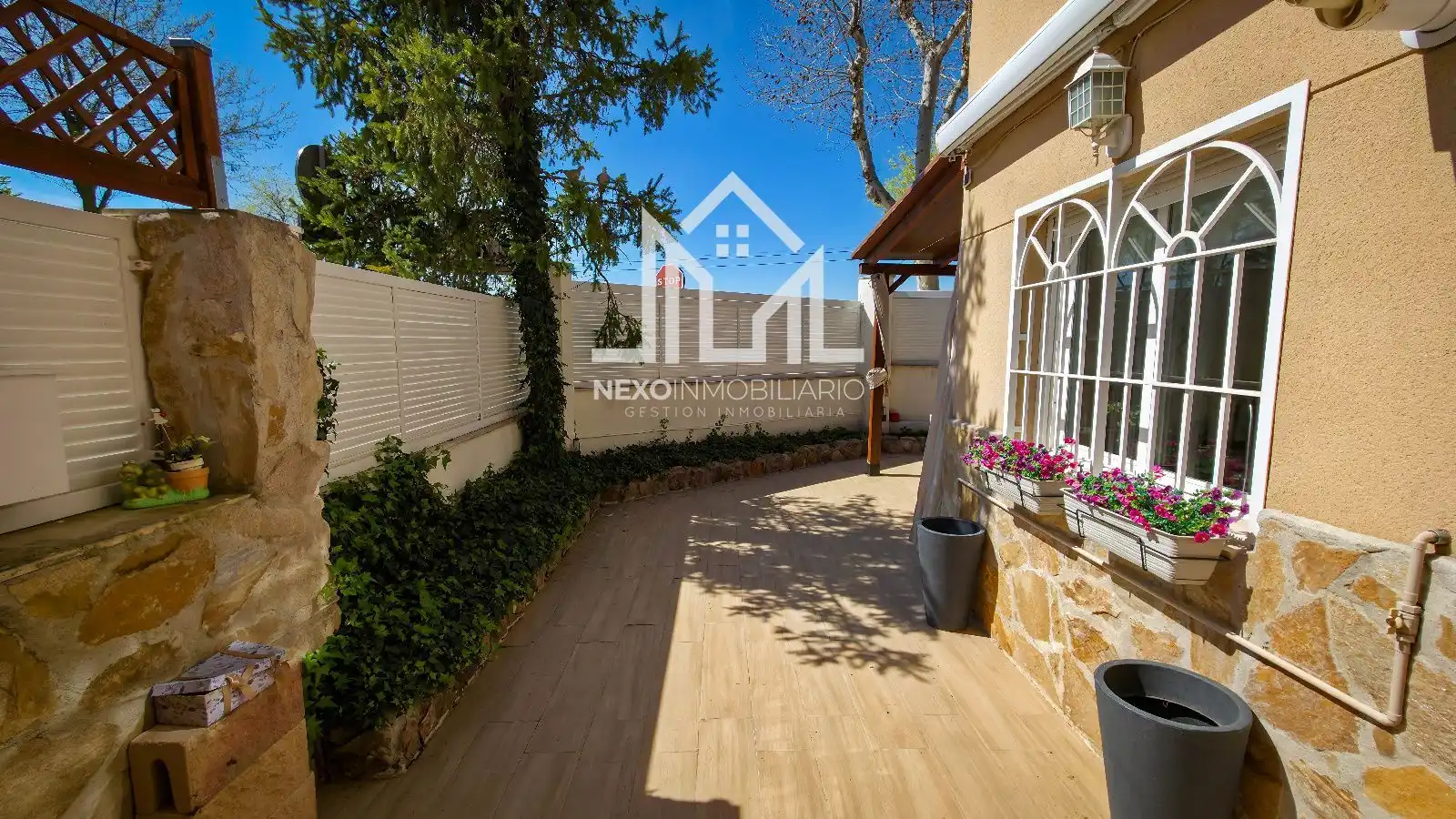Casa aparellada amb piscina en venda a Gladiolos, imagen 50