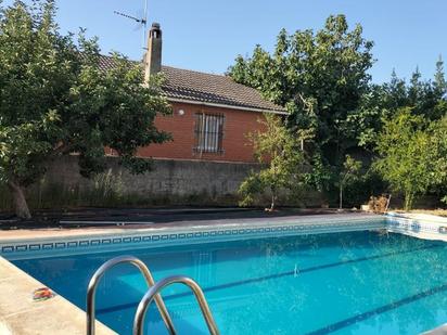 Piscina de Casa o xalet en venda en Escalona amb Aire condicionat, Calefacció i Jardí privat
