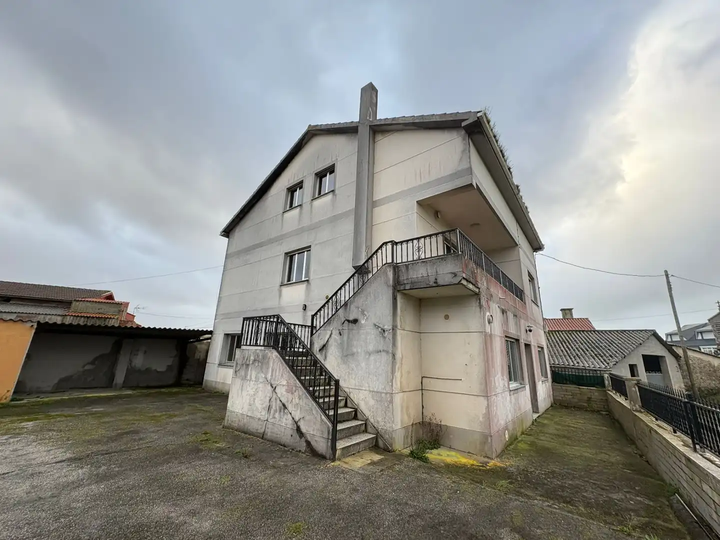 Vista exterior de Casa o xalet en venda en Cabana de Bergantiños amb Balcó