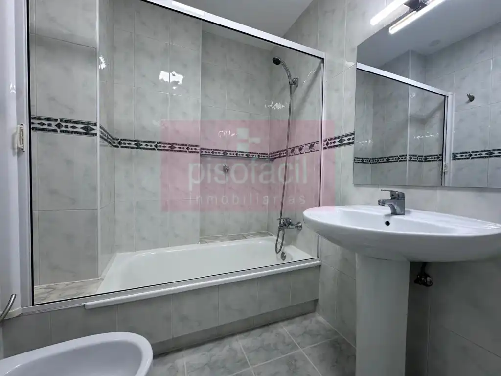 Baño de Apartamento en venta en Lugo