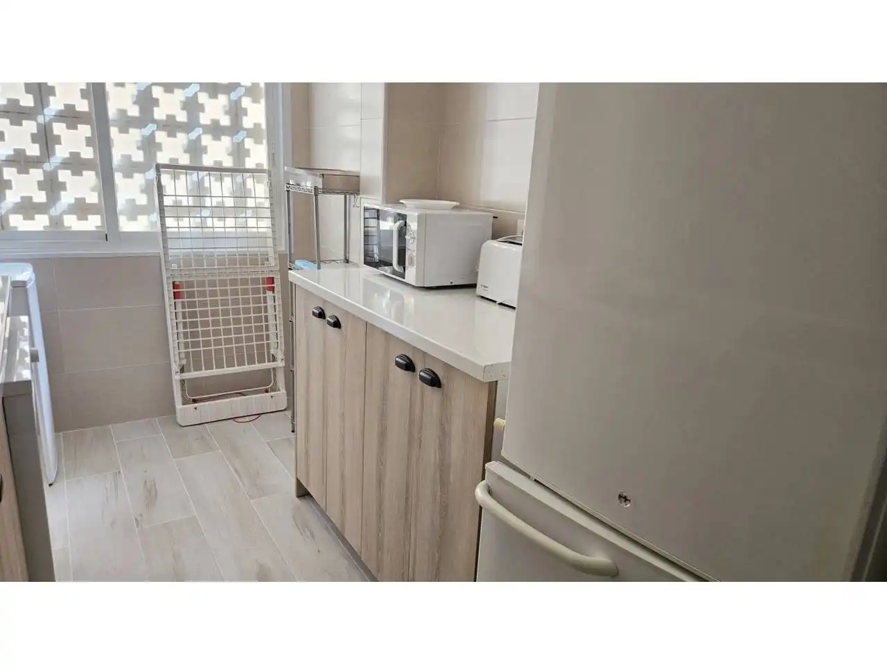 Cocina de Piso de alquiler en Vilanova i la Geltrú con Jardín privado, Terraza y Amueblado