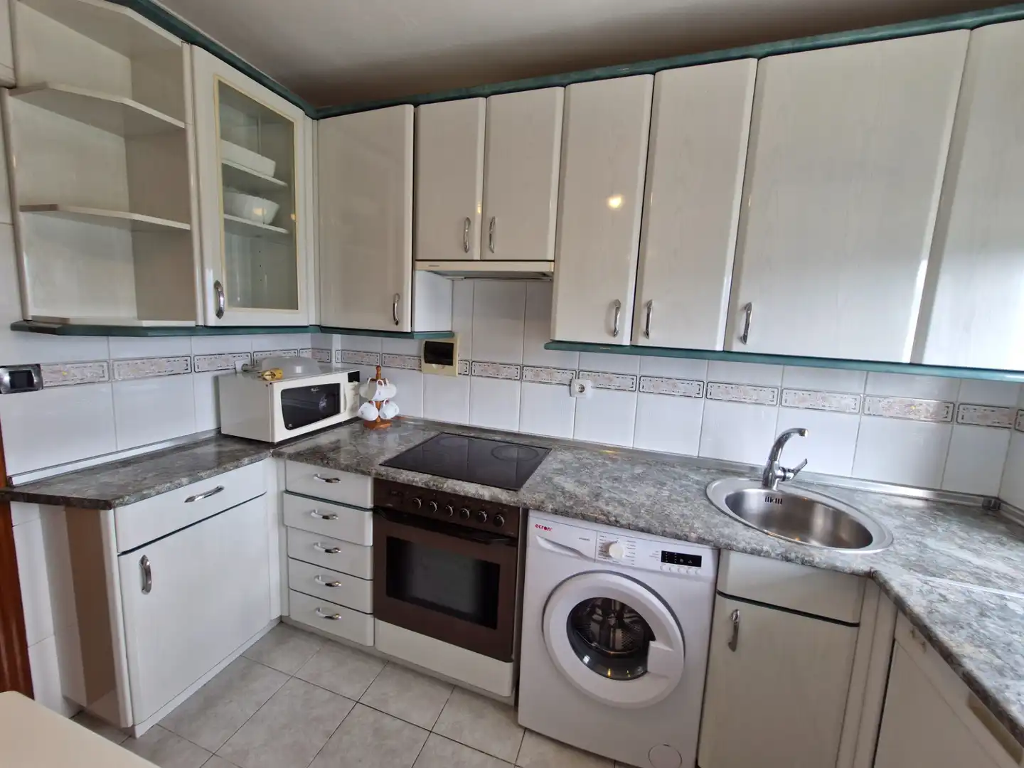 Cocina de Piso de alquiler en Leioa con Calefacción, Amueblado y Horno