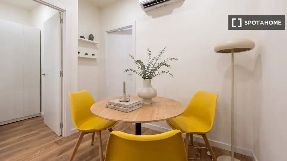 Appartamento con terrazza in affitto a Ciutat Vella, imagen 5