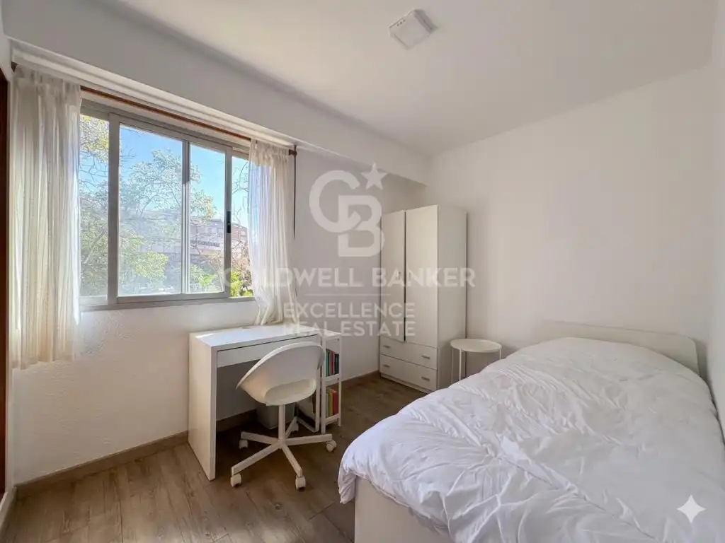 Bedroom of Flat for sale in Valencia