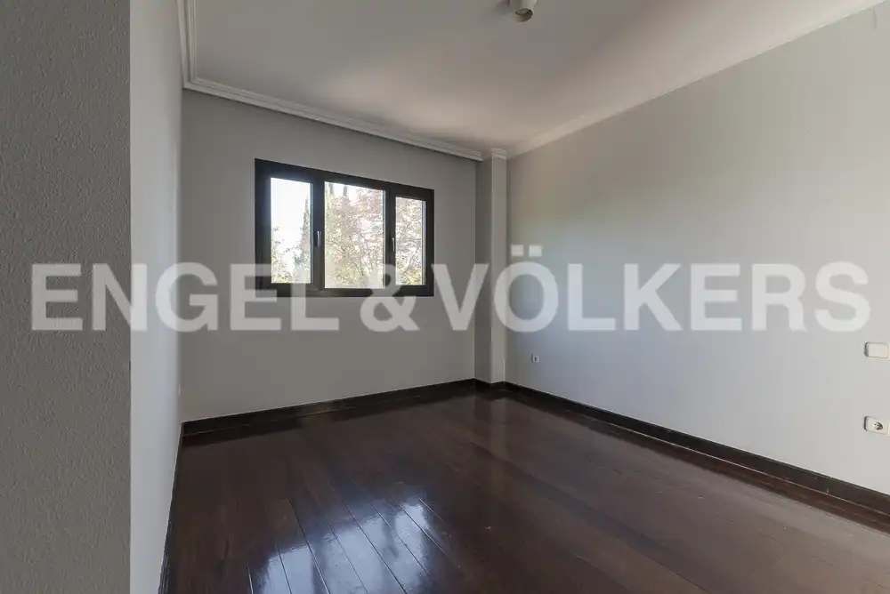 Bedroom of Houses for rent in Pozuelo de Alarcón  with Air Conditioner, Heating and Private garden