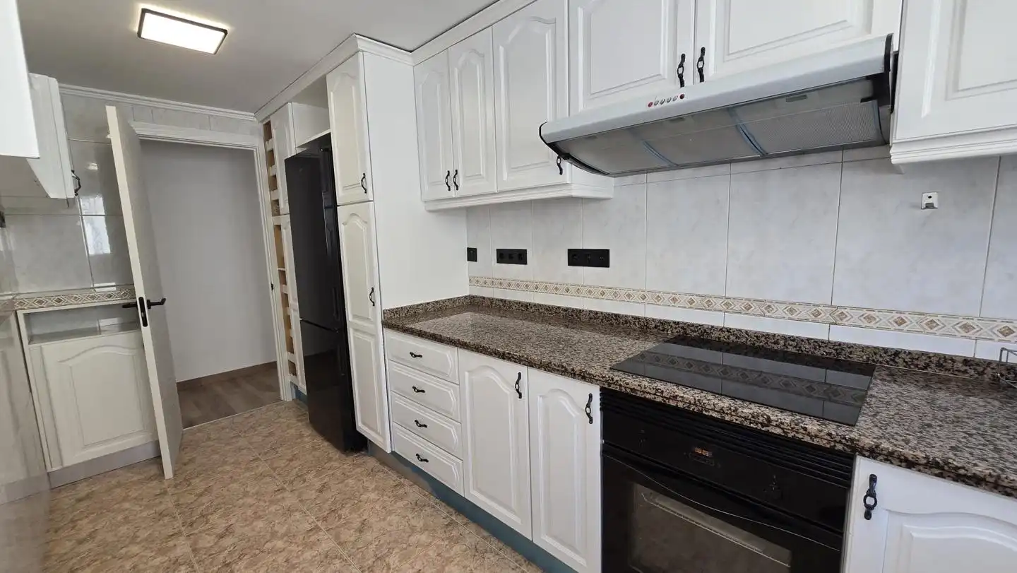 Küche von Wohnung zur Miete in Gandia mit Klimaanlage, Terrasse und Möbliert