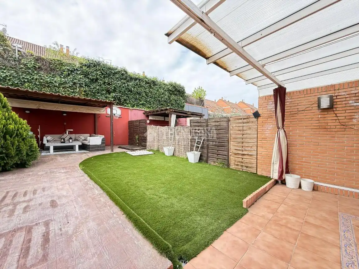 Terraza de Casa adosada en venta en Móstoles con Calefacción y Jardín privado