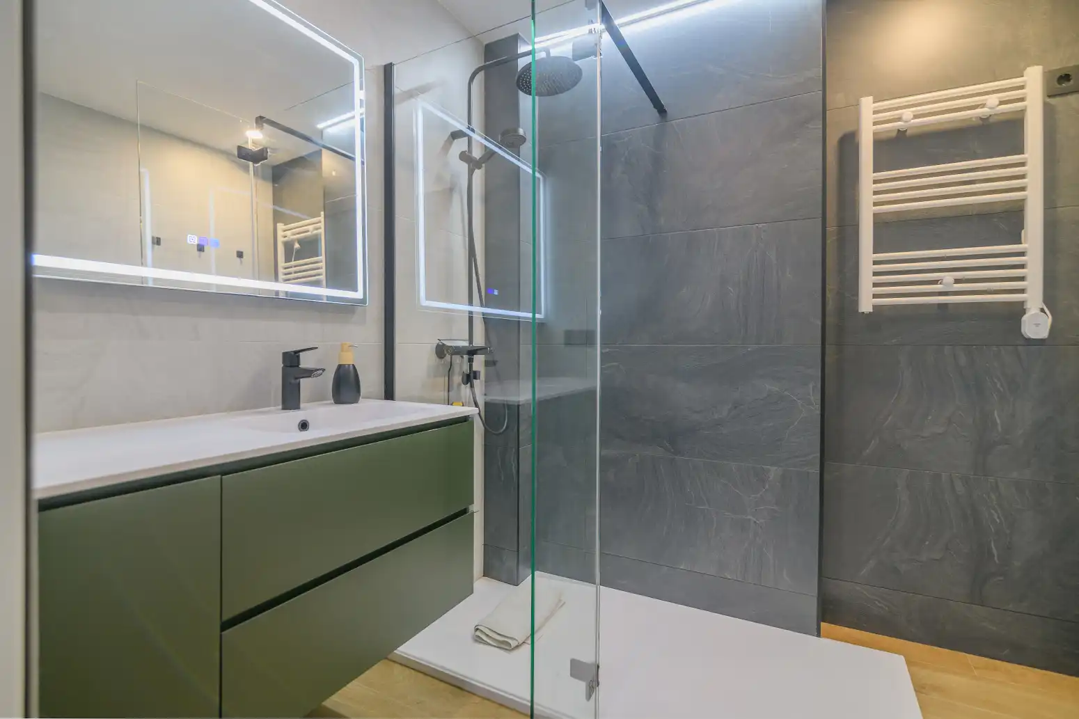 Bathroom of Flat for sale in Viladecans  with Air Conditioner, Heating and Private garden