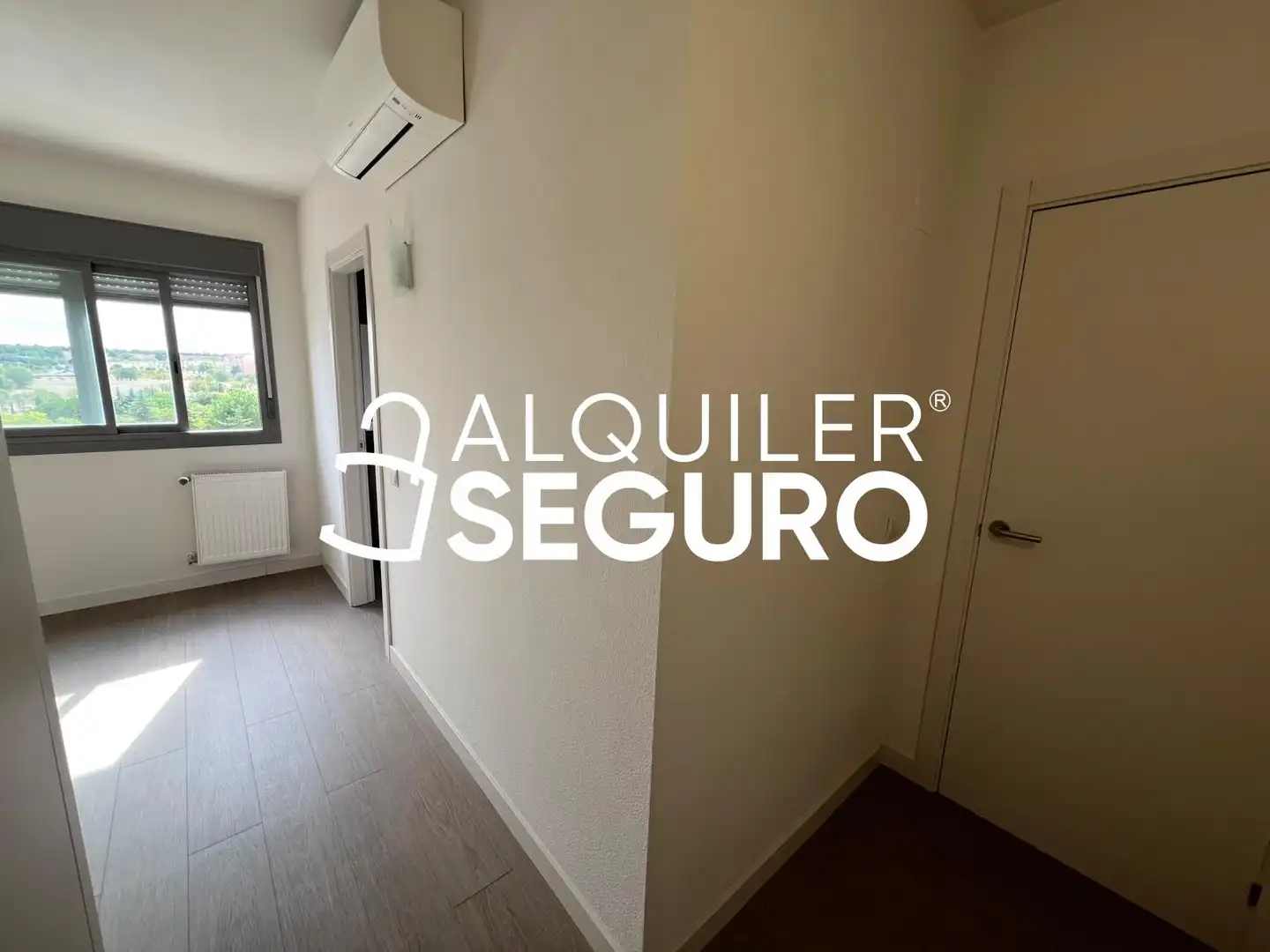 Bedroom of Flat for rent in Fuencarral - El Pardo