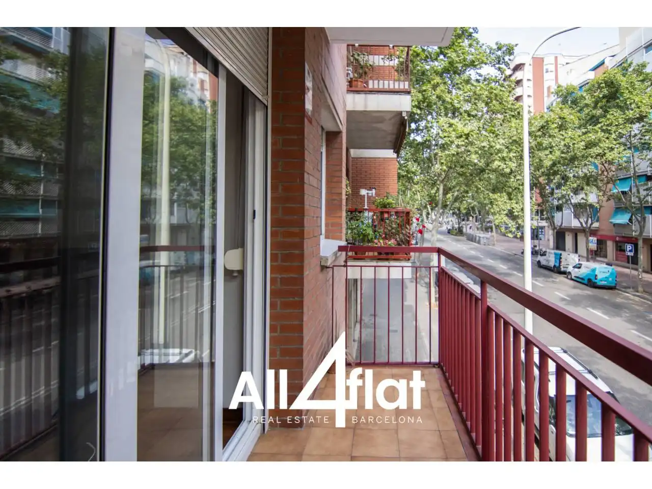 Vista exterior de Piso de alquiler en Barcelona con Parquet y Balcón