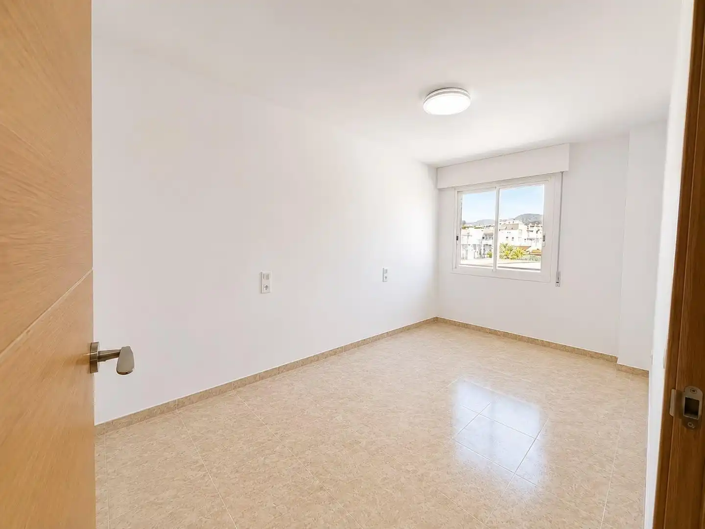 Habitación de Piso en venta en Roquetas de Mar con Jardín privado, Terraza y Piscina comunitaria