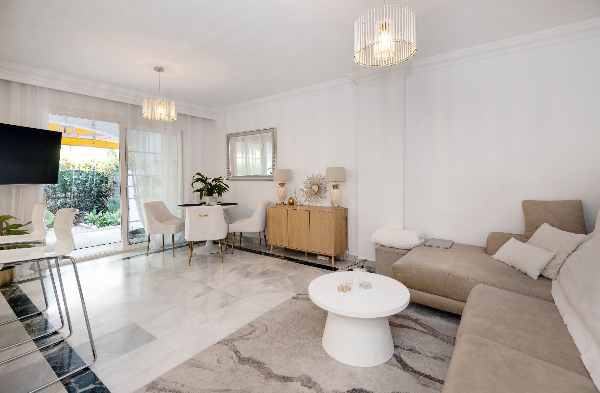 Living room of Flat for sale in Marbella  with Air Conditioner, Heating and Private garden