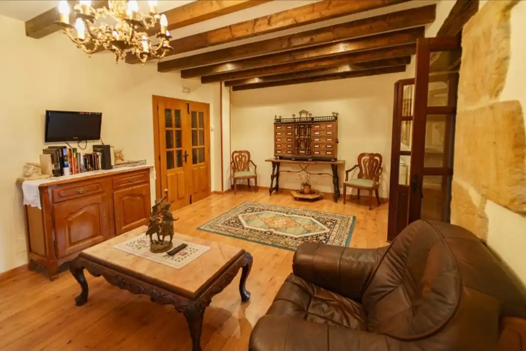 Wohnzimmer von Country house zum Verkauf in Santiurde de Toranzo