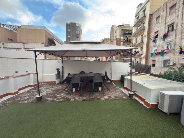 Planta baja en Venta en Calle VENTURA PLAJA en Sants-Badal
