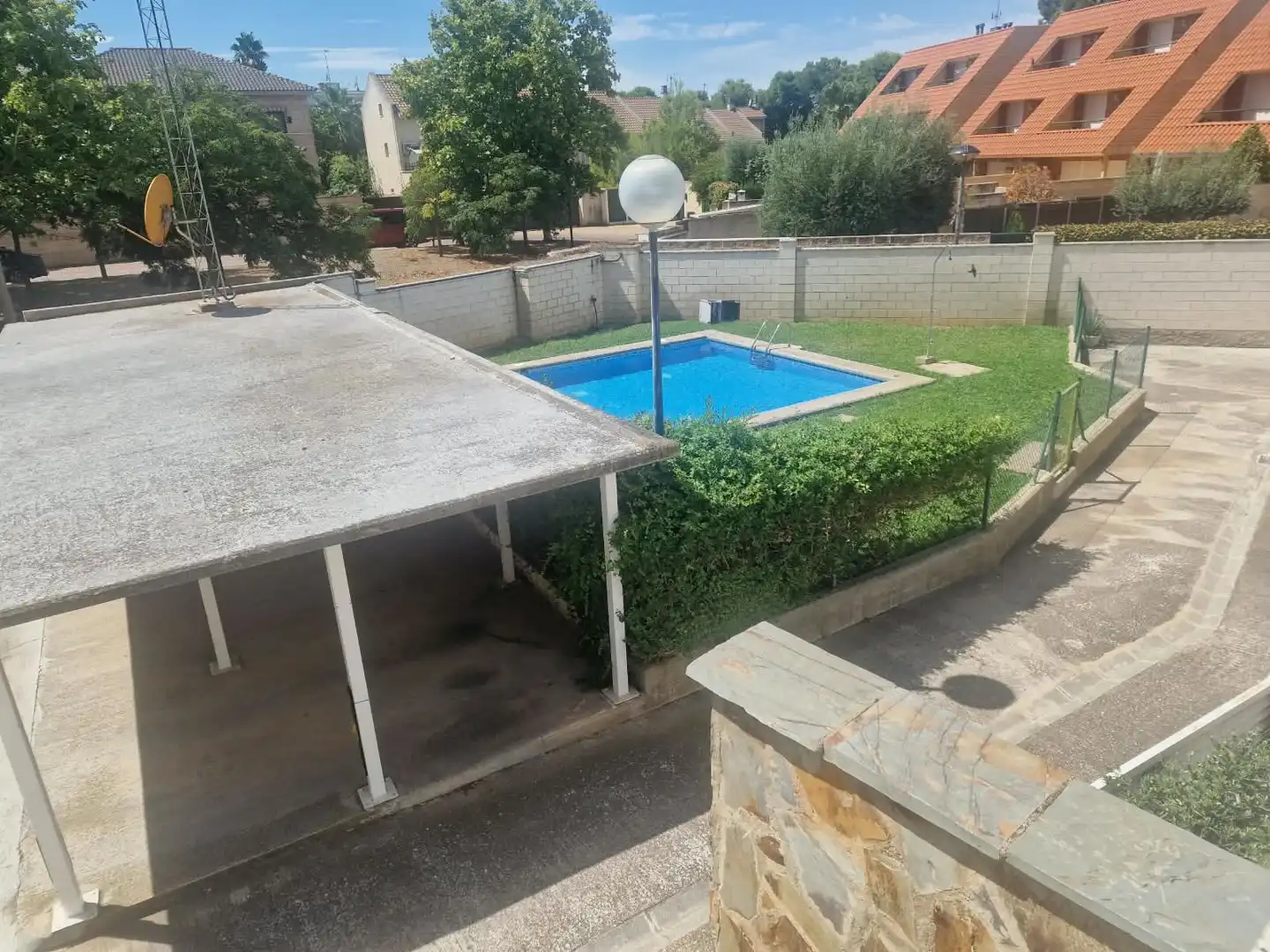Piscina de Casa adosada en venda en Zaragoza amb Terrassa i Piscina