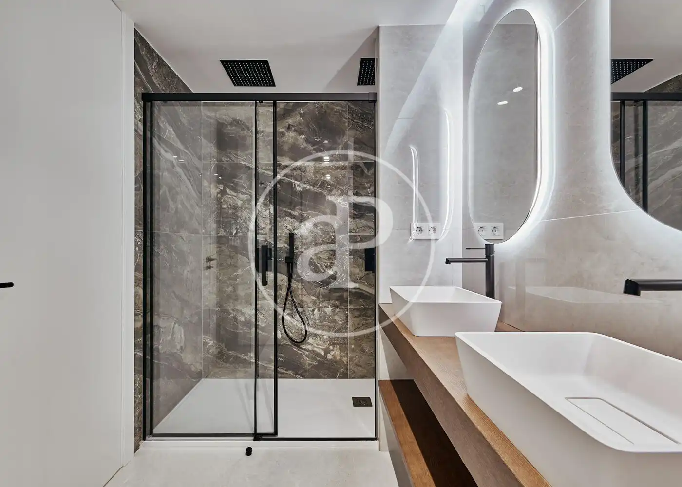 Bathroom of Flat for sale in Madrid  with Air Conditioner, Heating and Terrace