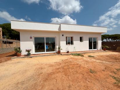 Vista exterior de Casa o xalet en venda en Bollullos de la Mitación amb Aire condicionat i Jardí privat