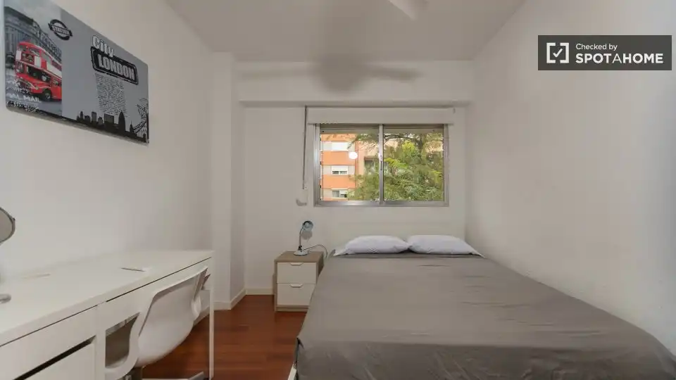 Bedroom of Flat for rent in Camins al Grau