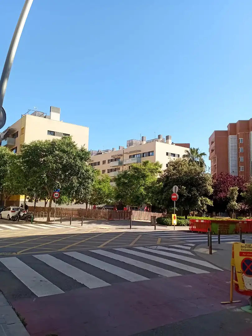 Exterior view of Commercial properties for sale in Esplugues de Llobregat