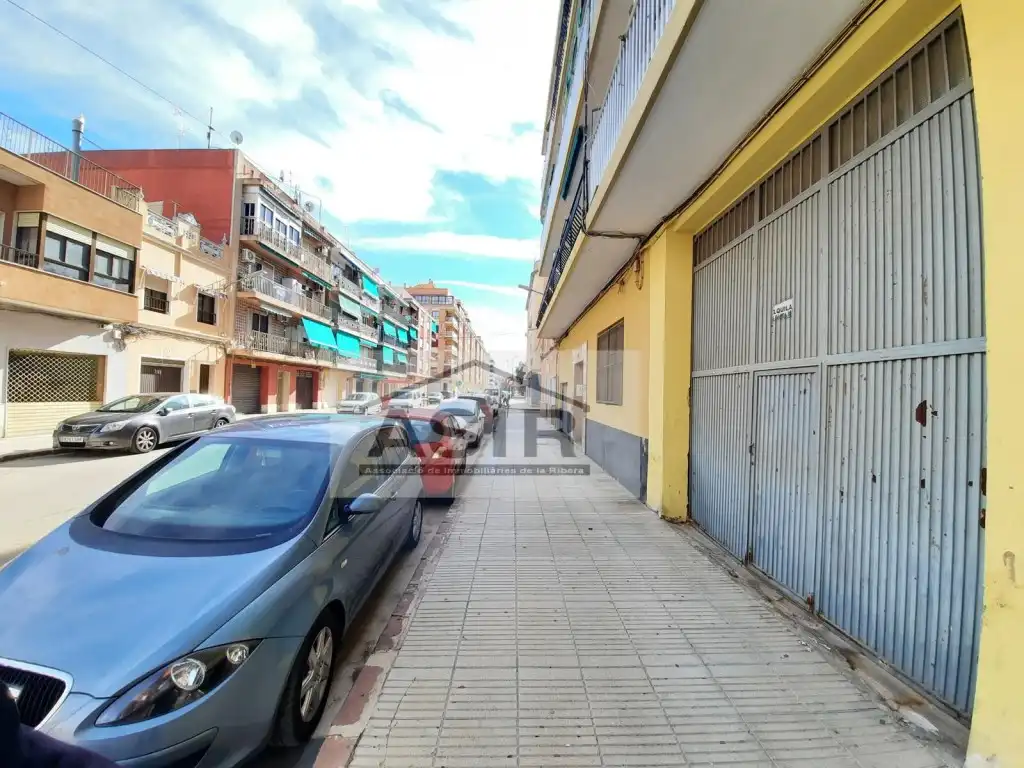 Außenansicht von Fabrikhallen zur Miete in Alzira