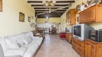 Sala d'estar de Casa o xalet en venda en Vilafranca del Penedès amb Piscina i Balcó