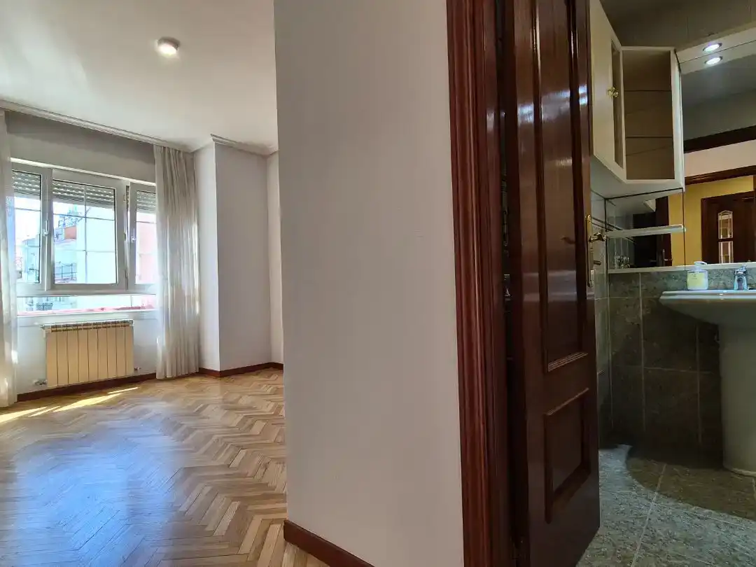 Wohnung zum Verkauf in  Madrid Capital mit Klimaanlage und Terrasse