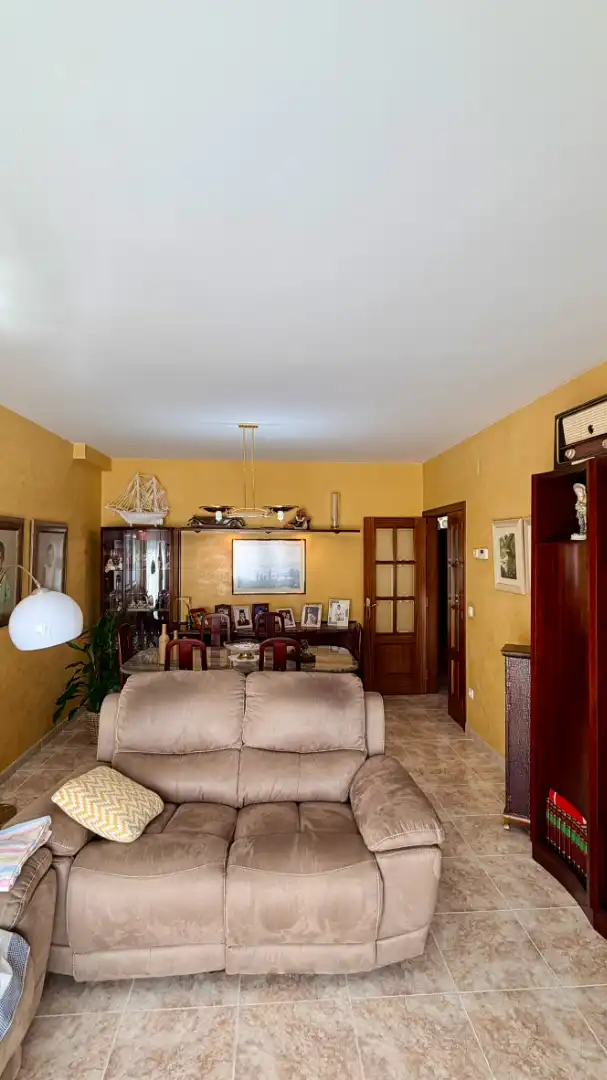 Sala de estar de Casa adosada en venta en Palau-saverdera con Aire acondicionado, Calefacción y Jardín privado