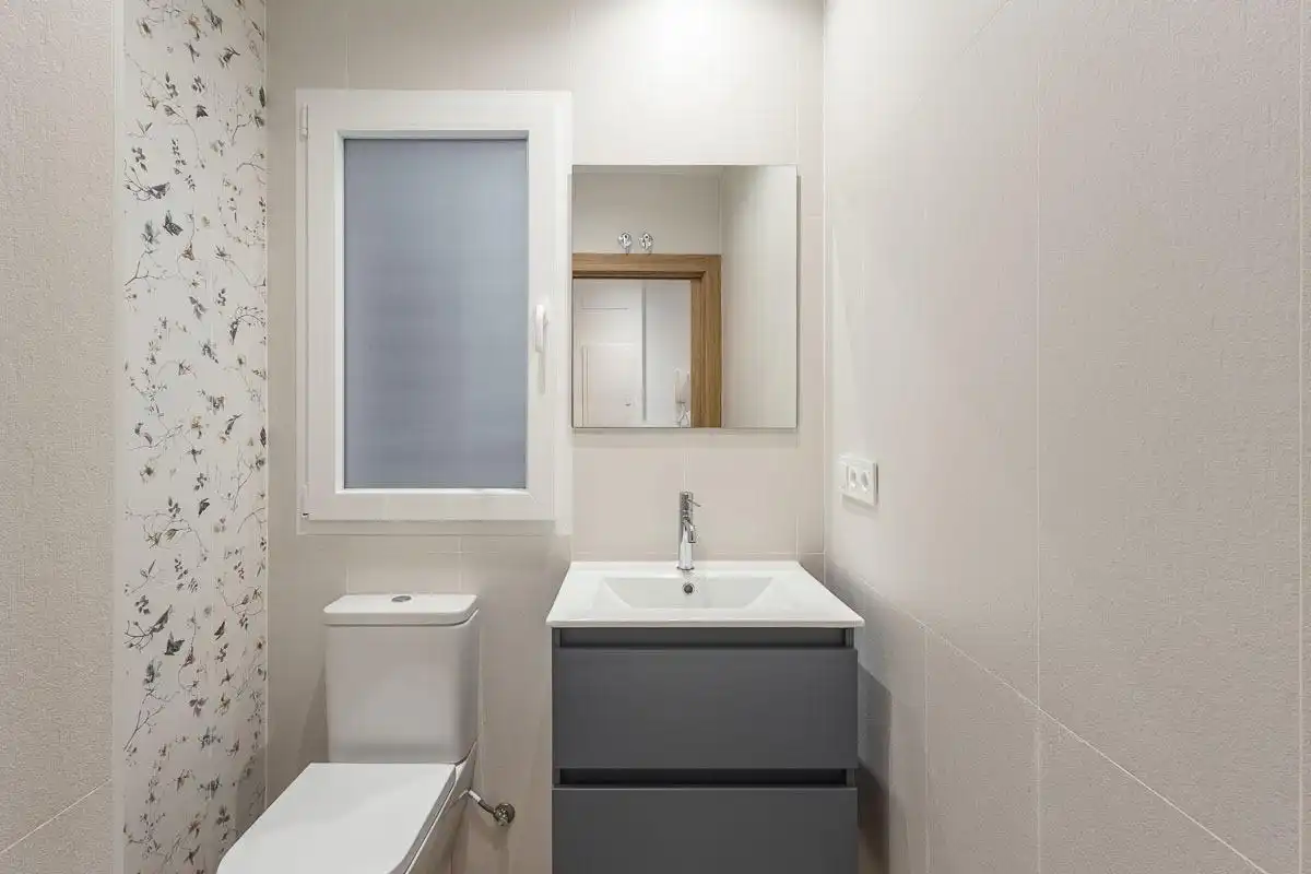 Bathroom of Flat for rent in Granada  with Heating