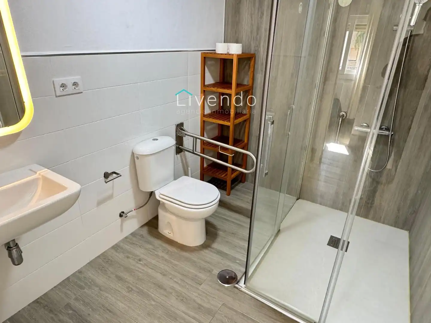 Baño de Piso en venta en Zahara de los Atunes con Trastero, Piscina y Piscina comunitaria