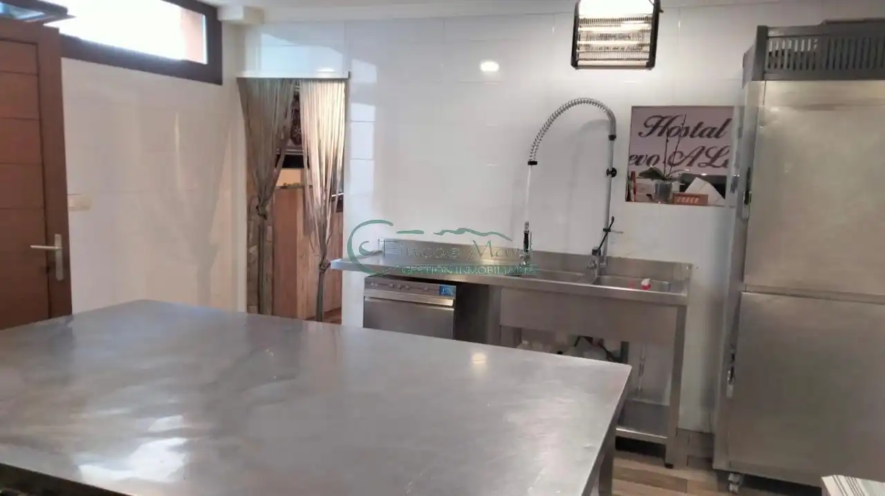 Küche von Geschaftsraum zur Miete in Vigo  mit Terrasse und Möbliert