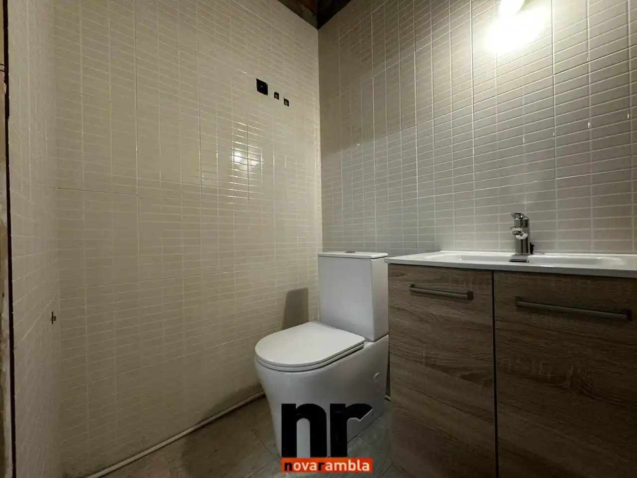 Badezimmer von Geschaftsraum zur Miete in Ripollet