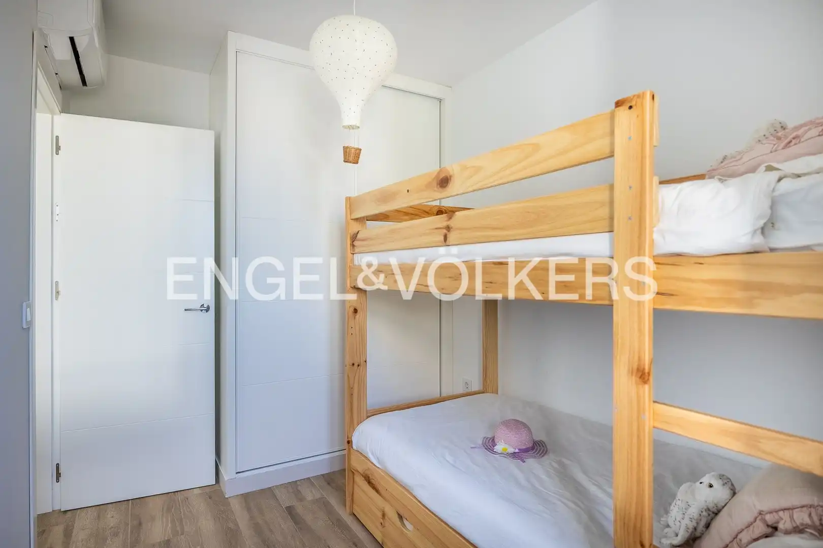 Bedroom of Duplexes for sale in Sevilla  with Air Conditioner, Heating and Terrace