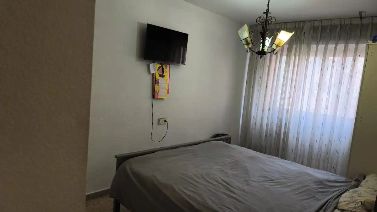 Dormitori de Apartament per a compartir en Mislata amb Moblat, Forn i Rentadora
